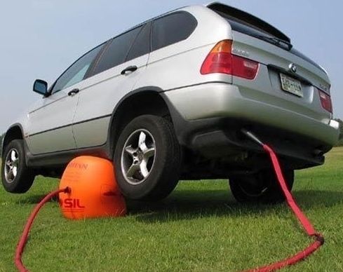 swaping the tires on a Jeep