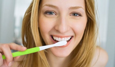 woman brushing her teeth's 